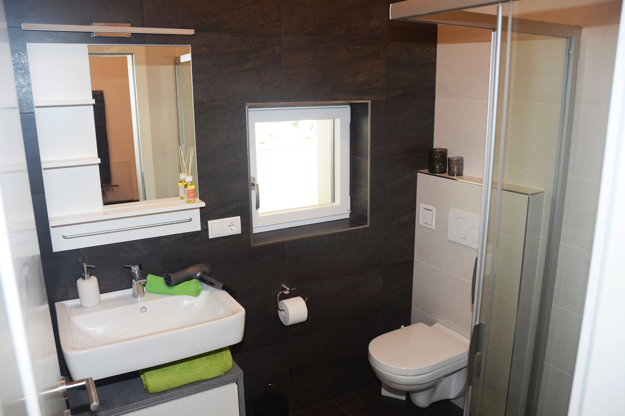 Badezimmer mit Dusche